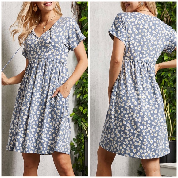 Suzanne Betro Dresses & Skirts - Suzanne Betro Blue & White Daisy Print Front Tie A-Line Dress - NWOT